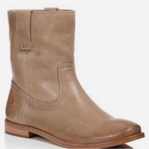 Size 8.5 Frye Anna Ashe Boots